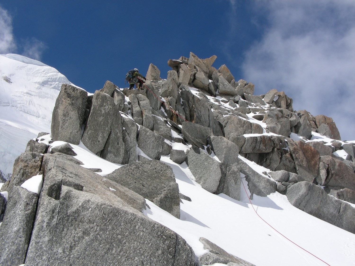 La montée vers la première pointe rocheuse