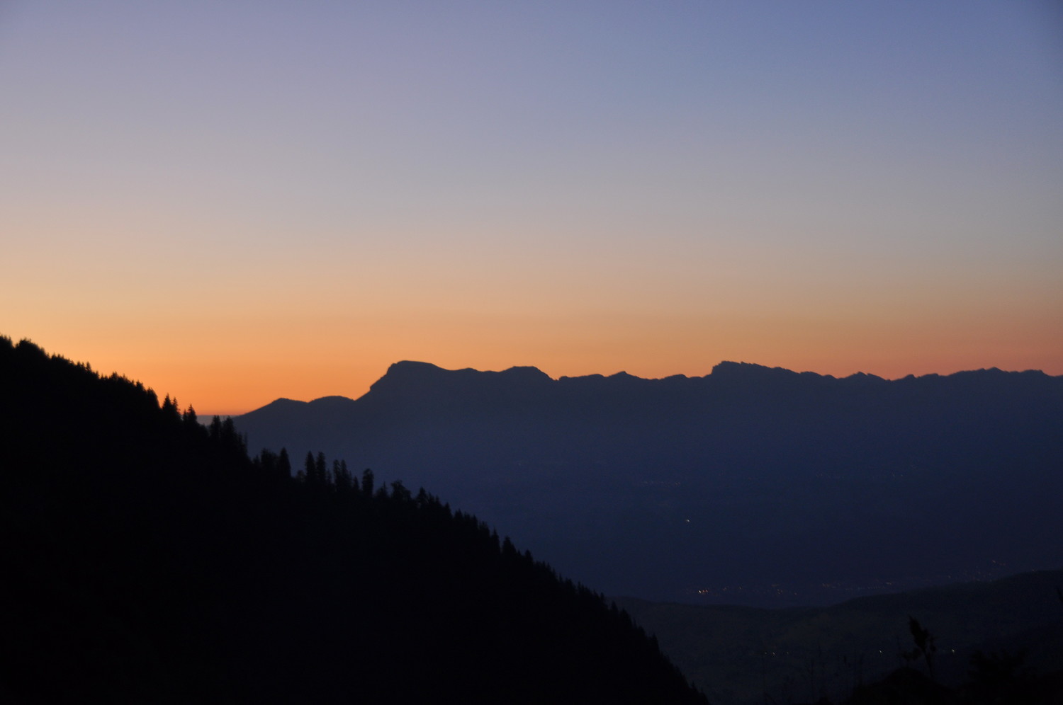 coucher de soleil derrière la Chartreuse
