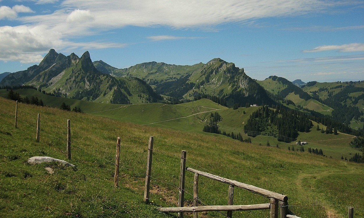 arêtes des Recardets (à D) et groupe Spitzflue - Chörblispitz (à G)