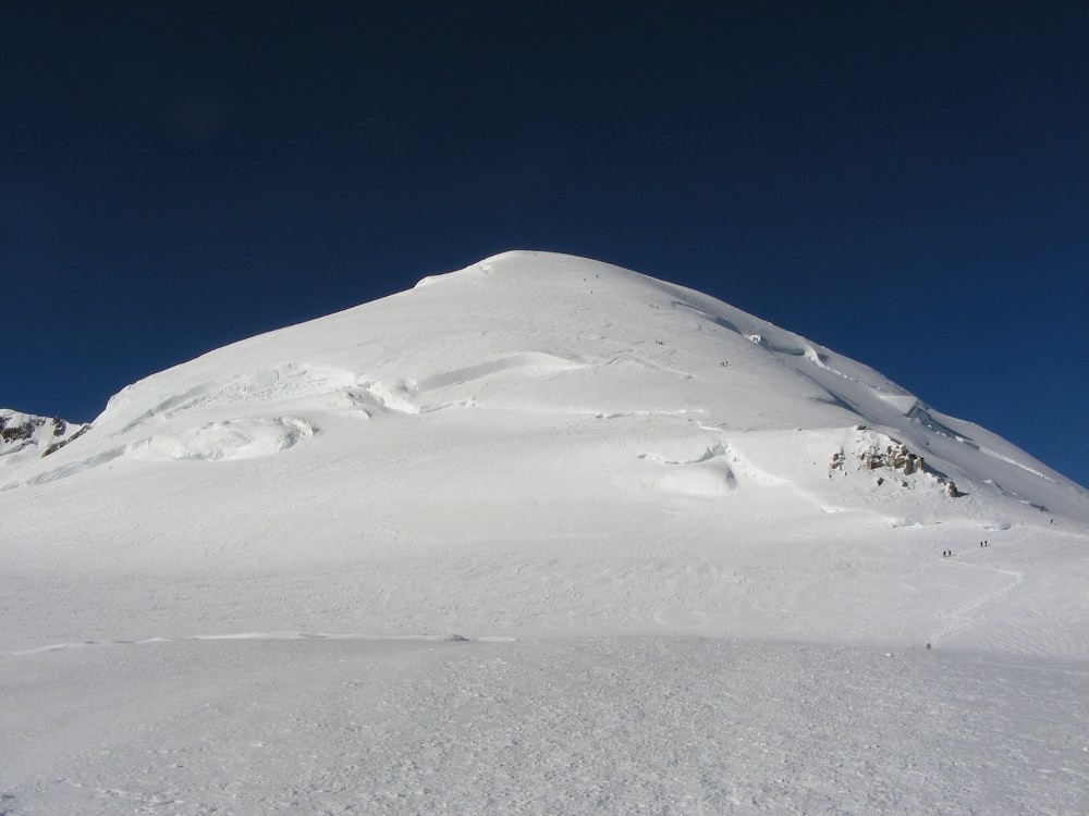 La pente finale d'accès au sommet du Mont Blanc par les Trois Monts