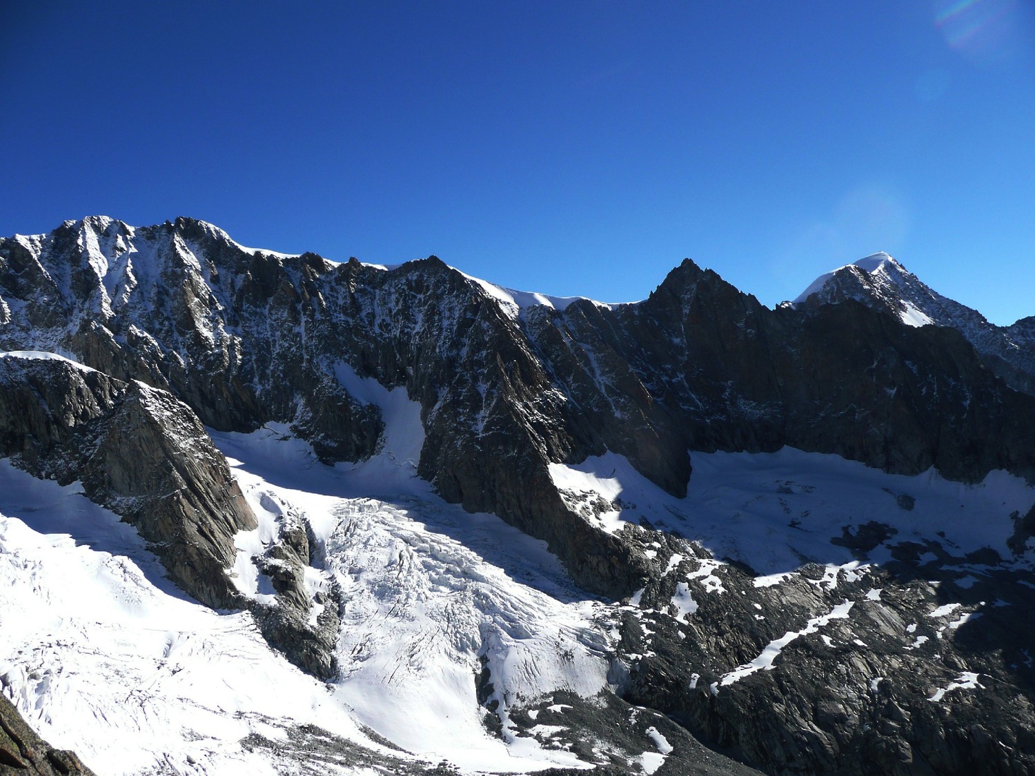 Lötschentaler Breithorn (avec l'arête Blanchet bien visible au milieu) et Nesthorn vus du Jägihorn