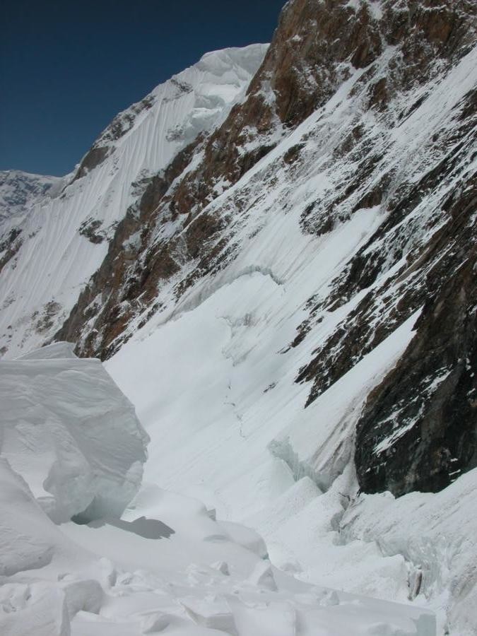 Fin de la combe glaciaire avant le camp 2