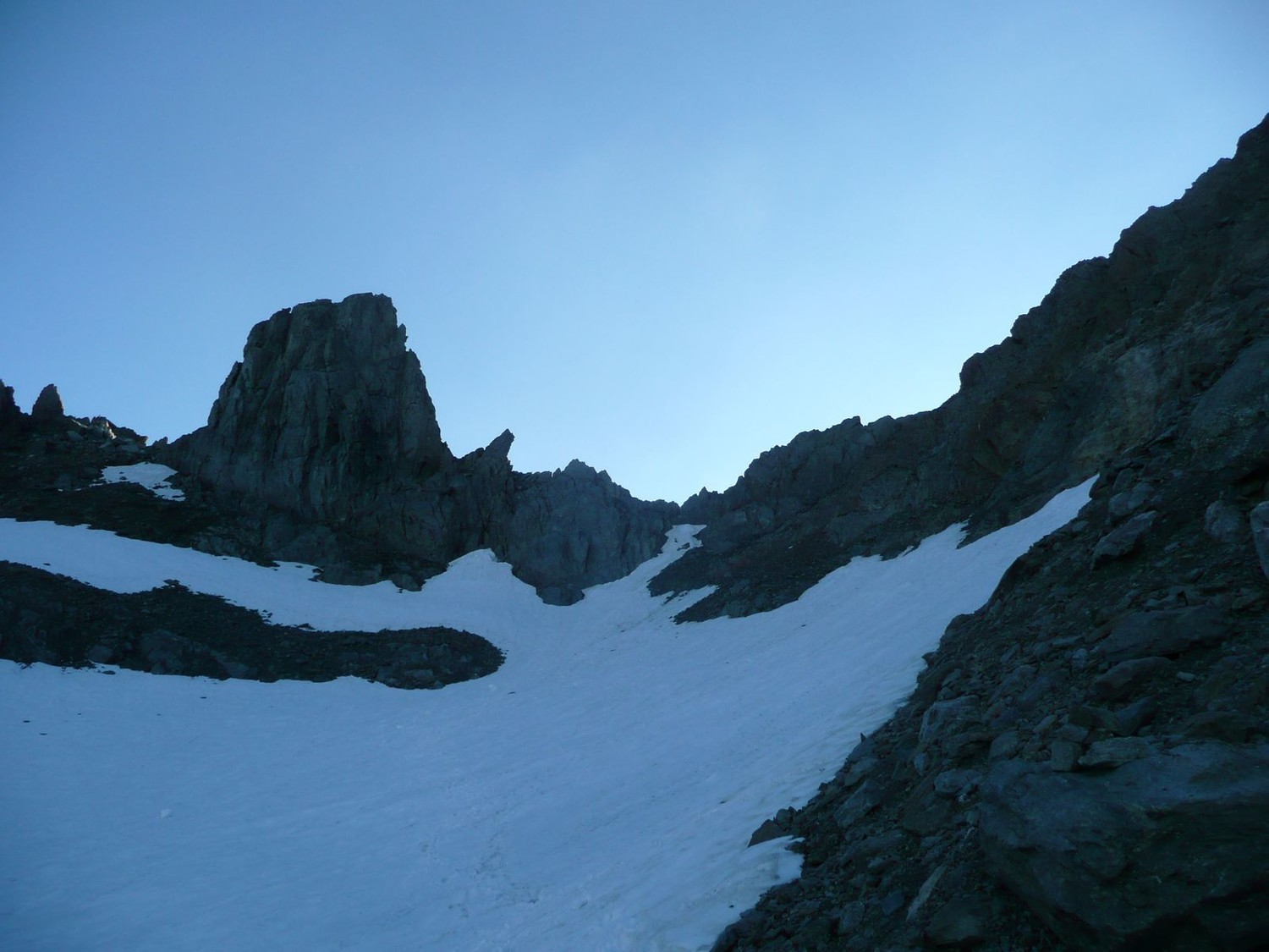 Approche : viser le col à droite de l'aiguille