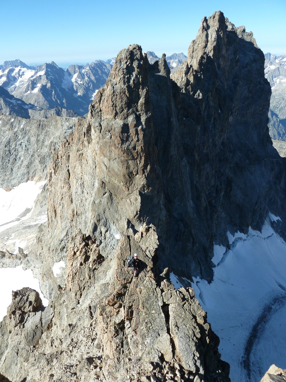 François au milieu de l'arête