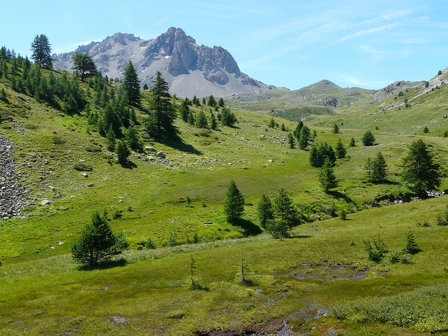 Le col de Buffère (à droite) et le Grand Arèa
