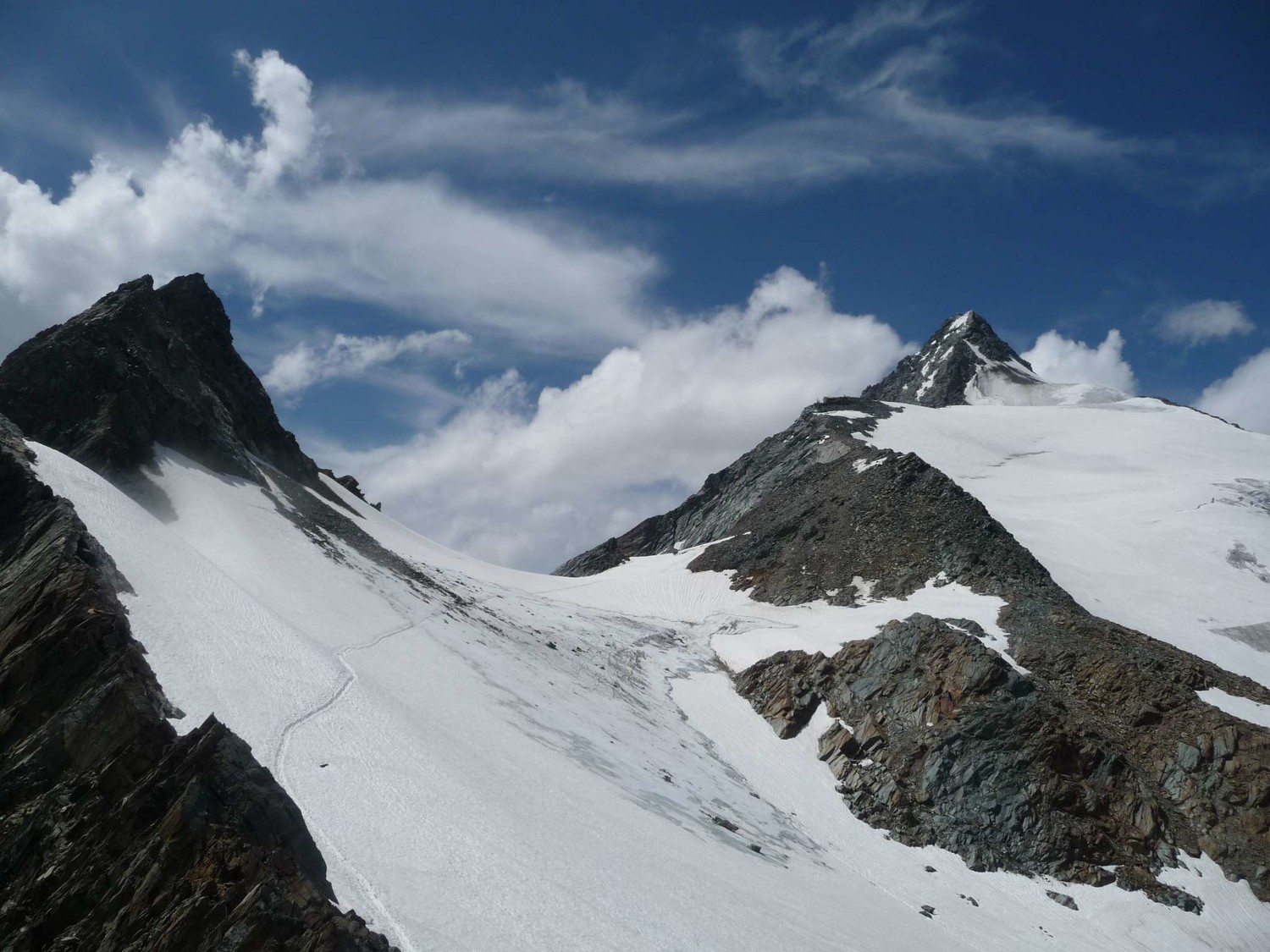 depuis le col, vue sur le reste de l'iti et le sommet