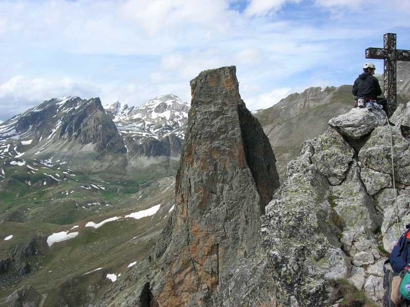 Torre Castello, face sud depuis la Rocca Provenzale