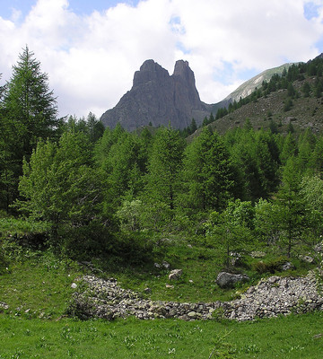 Mont Castello et Provenzale, col Greguri à droite Mont Castello et Provenzale, col Greguri à droite