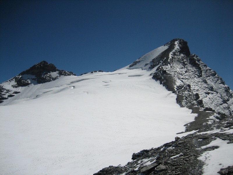 Glacier de la Sassière avec les aiguilles de la petite et de la grande Sassière