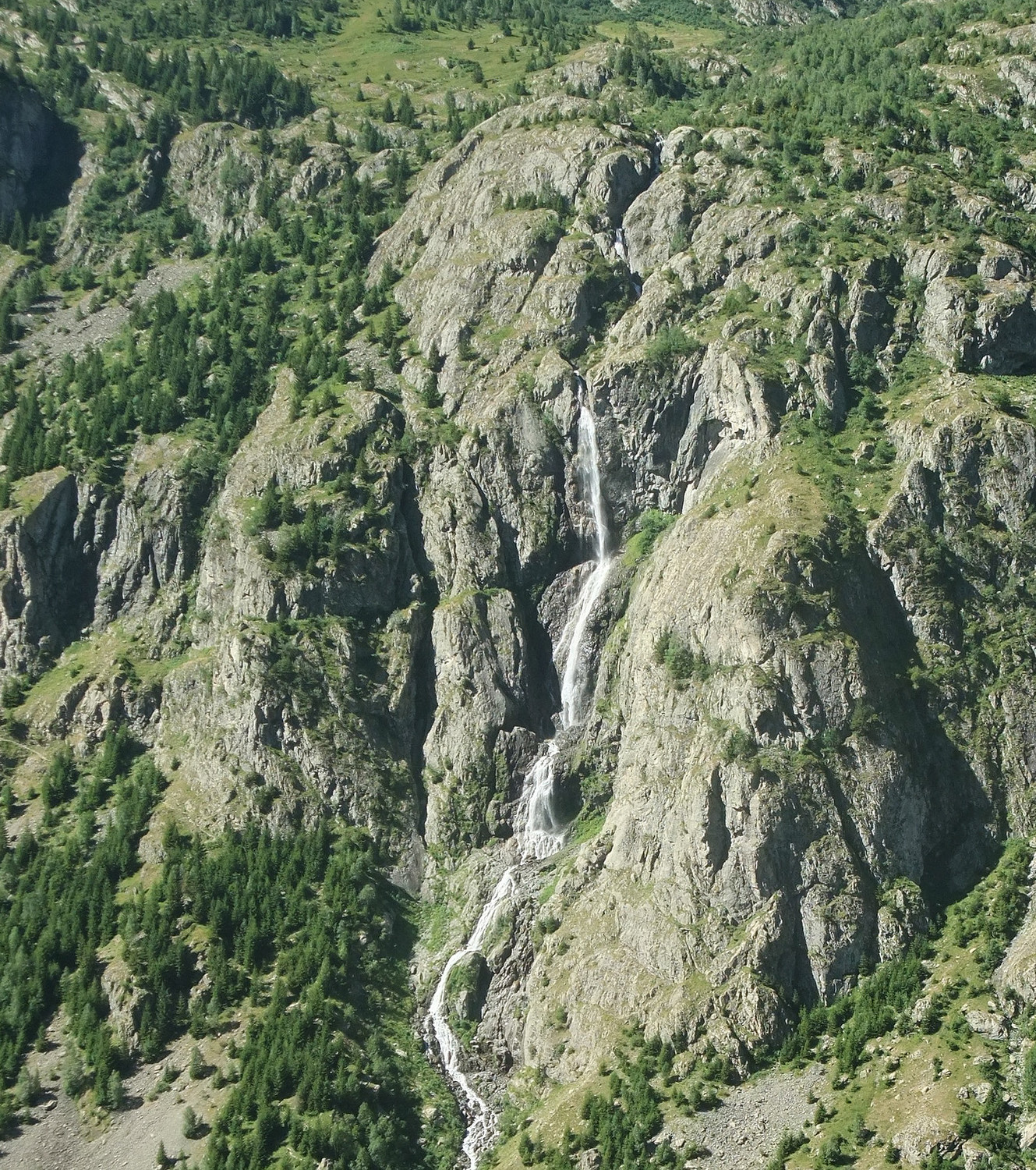 Cascade de l'Alpe du Pin, coté gauche