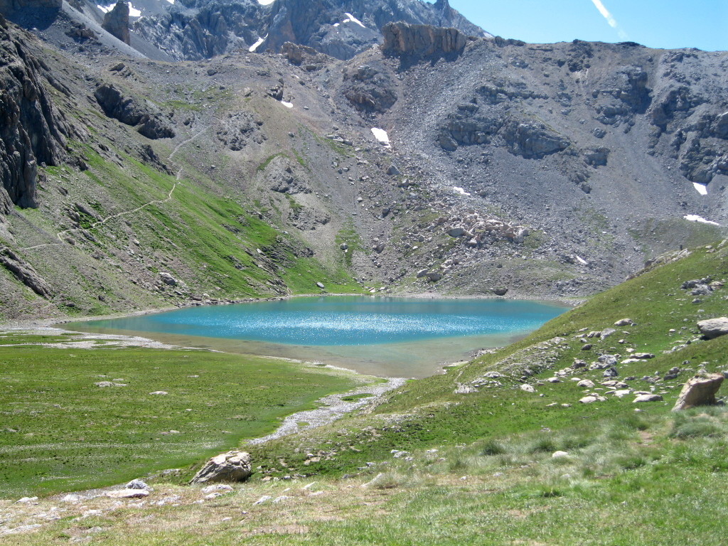 Le lac Premier sous le refuge du Chambeyron