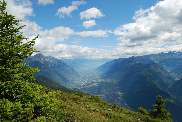 Vue sur la vallée du Rhône depuis le Mont de l'Arpille