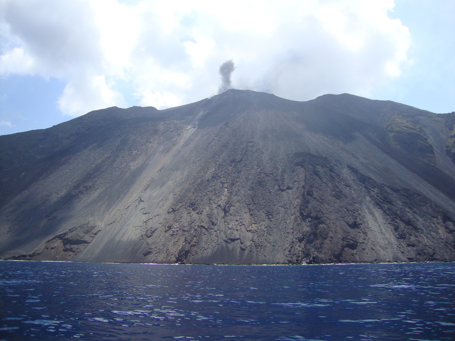 La Sciara del fuoco et une explosion