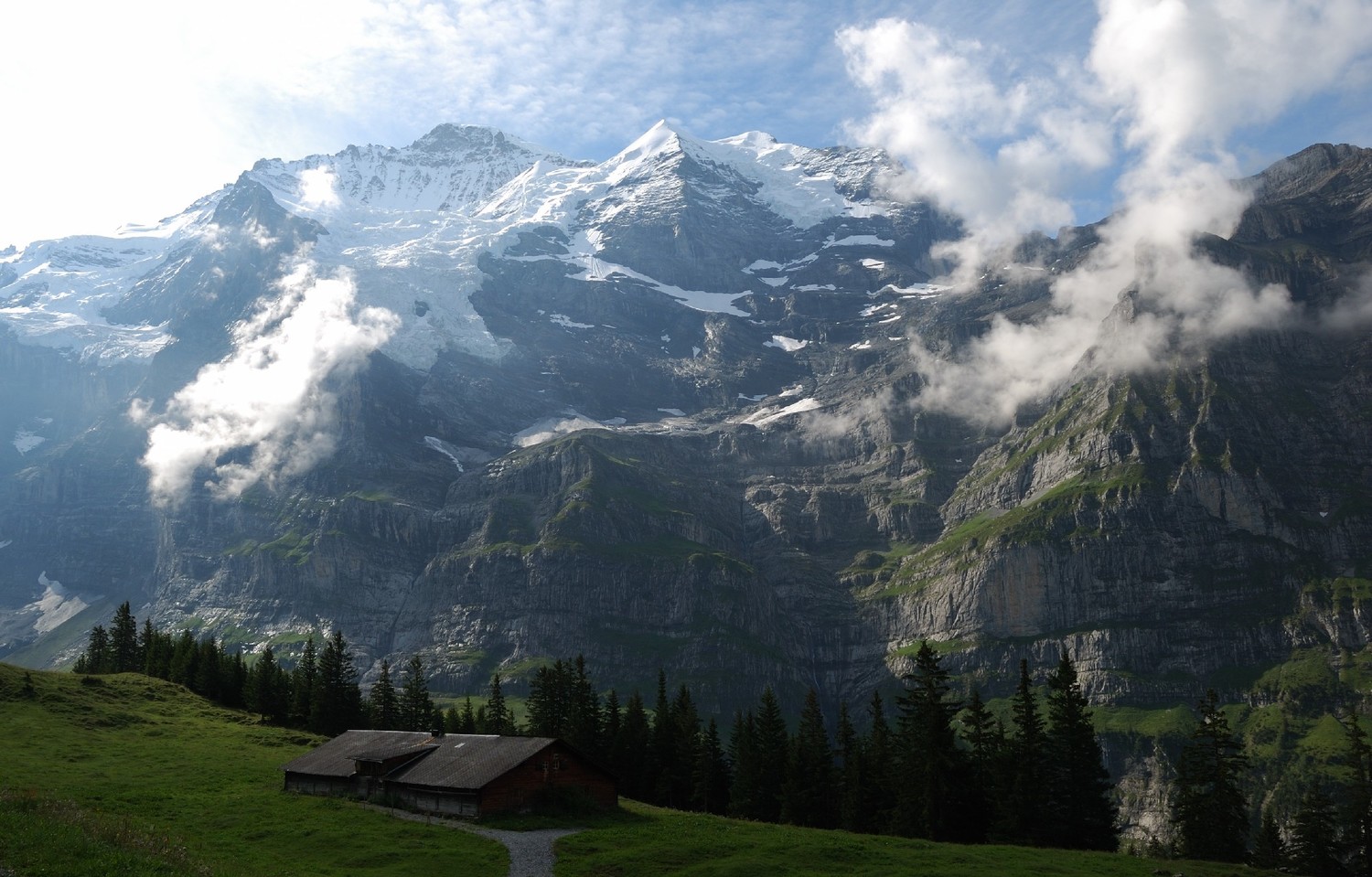 Jungfrau et Silberhorn vus des chalets de Mettla