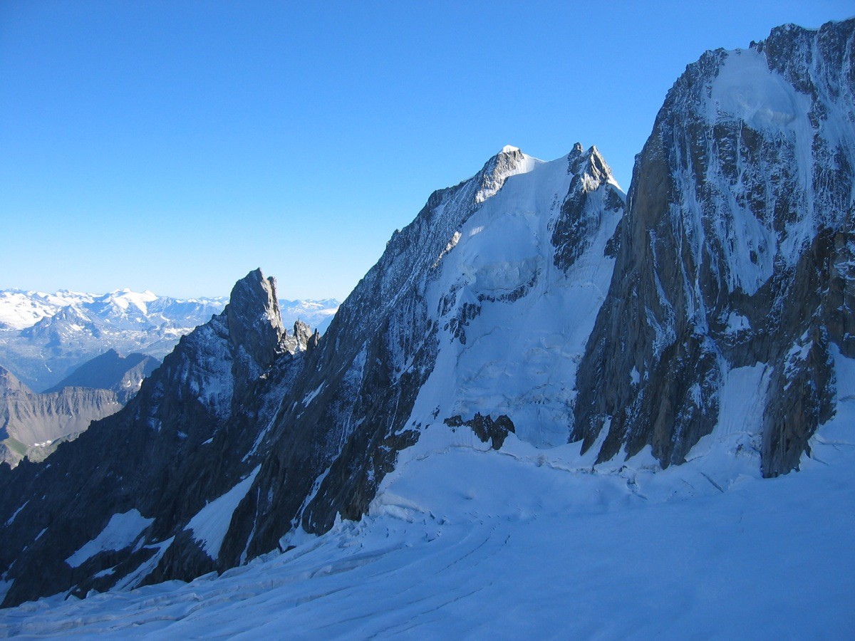 Face N de l'Aiguille Blanche de Peuterey depuis la Fourche