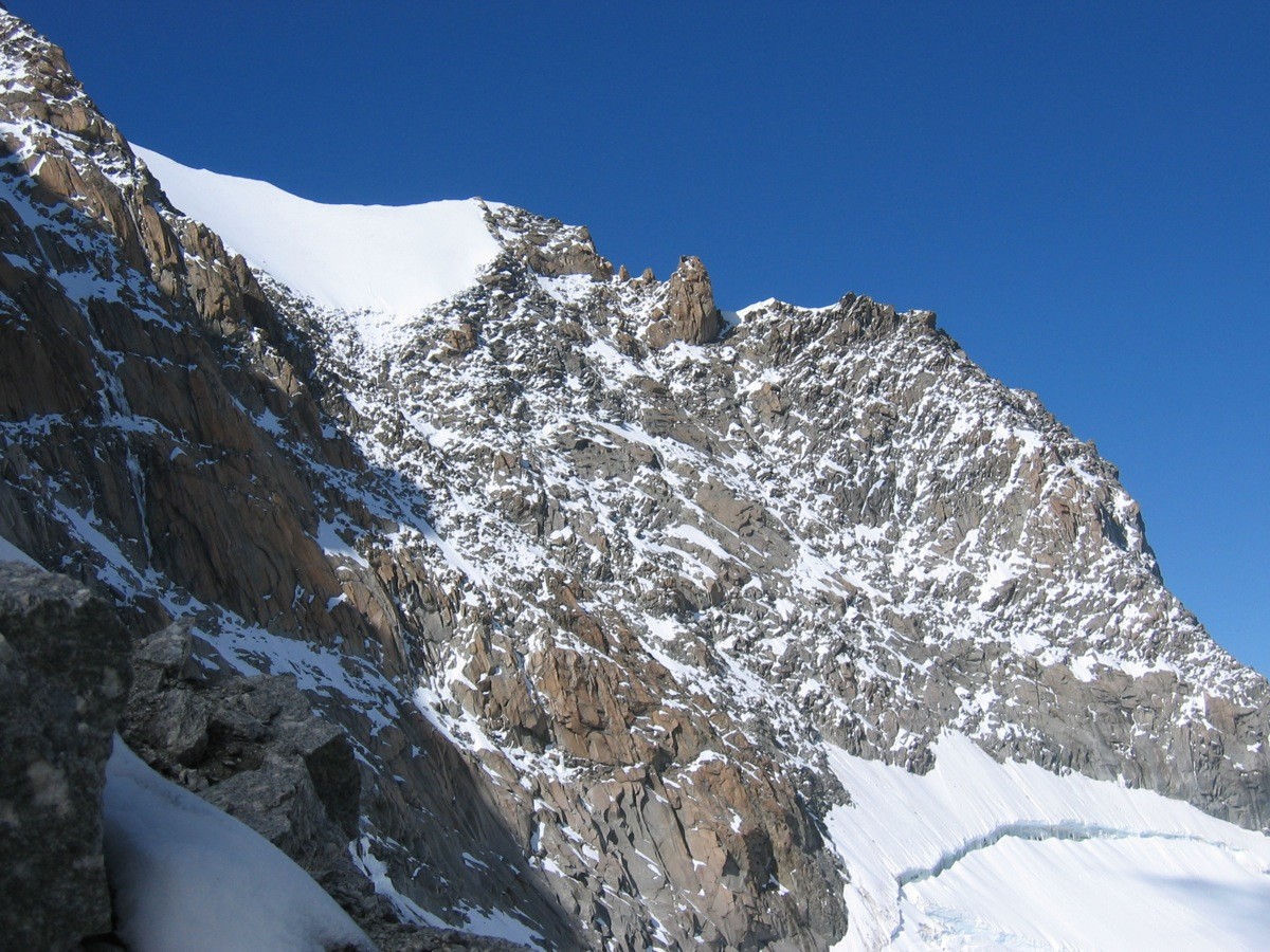 Versant SE du Grand Pilier d'Angle et profil du couloir Eccles
