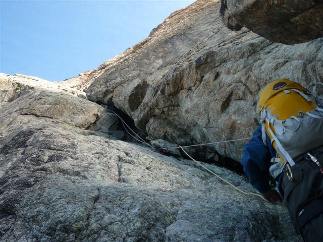 Aiguille Dibona - au début de la voie Madier, le tunnel