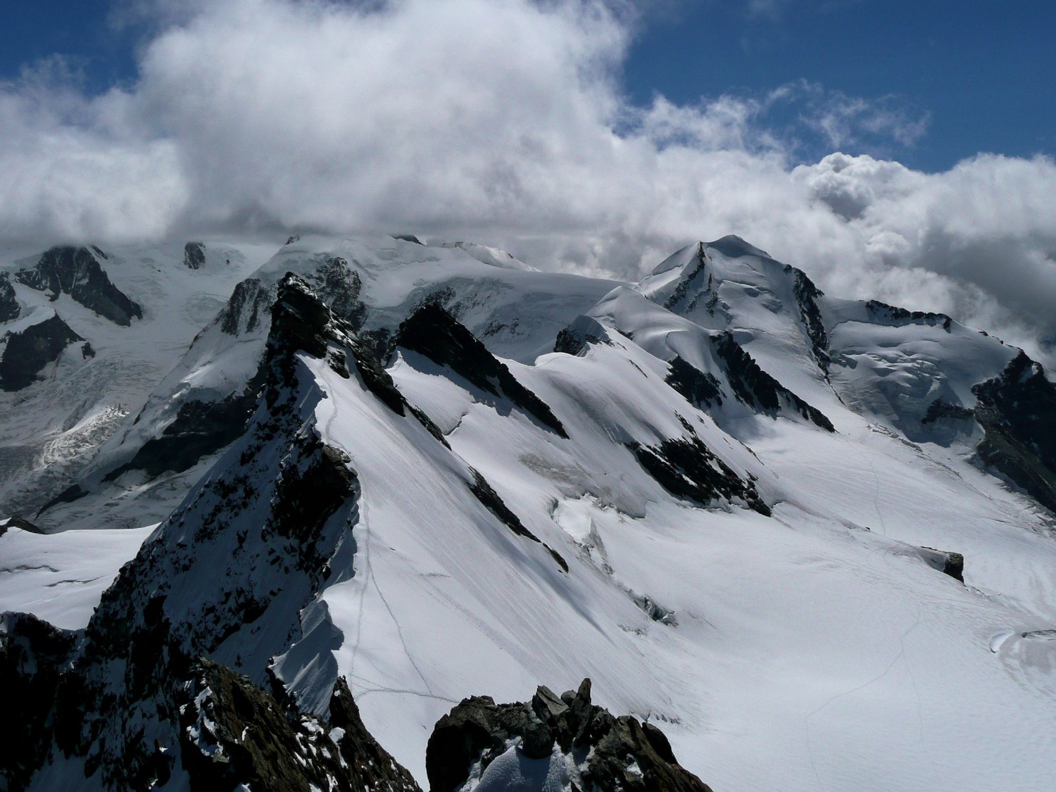 Du sommet du ressaut rocheux du Breithorn Central, vue vers l'est