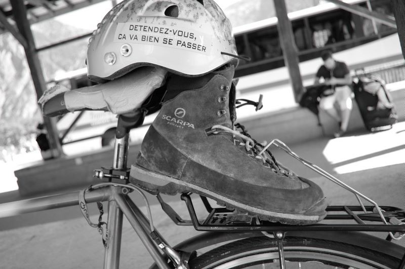 Sur le casque de Jérôme : ça pourrait être aussi le slogan de la mobilité douce !