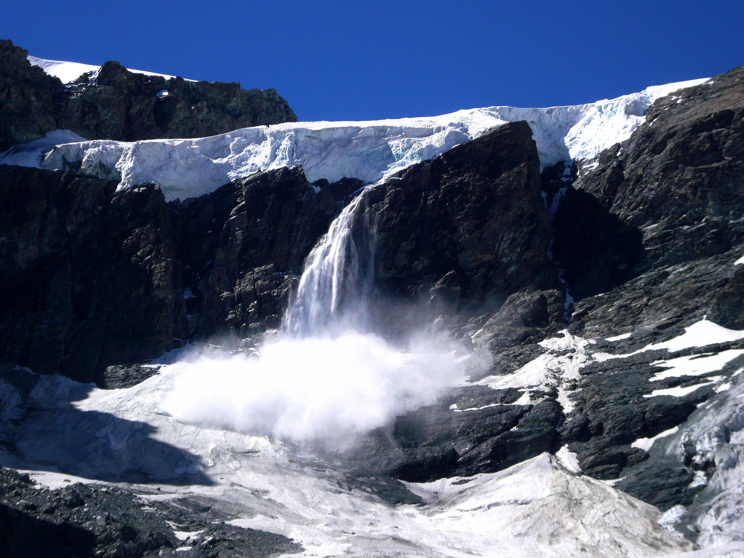Chute de Serac depuis le Ghiacciaio di Verra