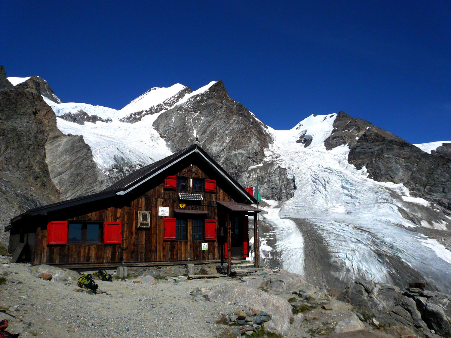 Refuge Mezzalama, au fond Pollux et Castor