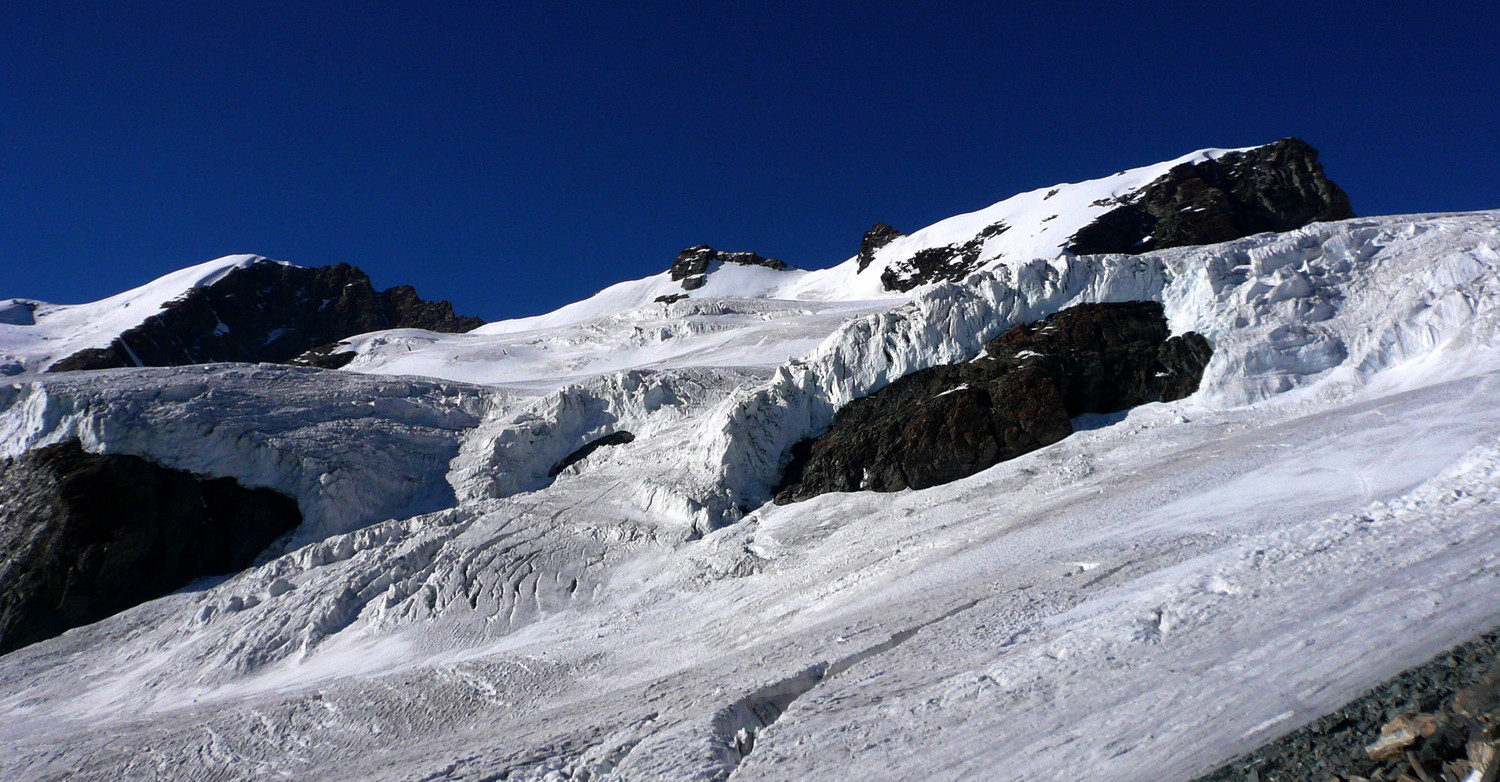 Roccia Nera (à droite), vue du Rifugio Lambronecca