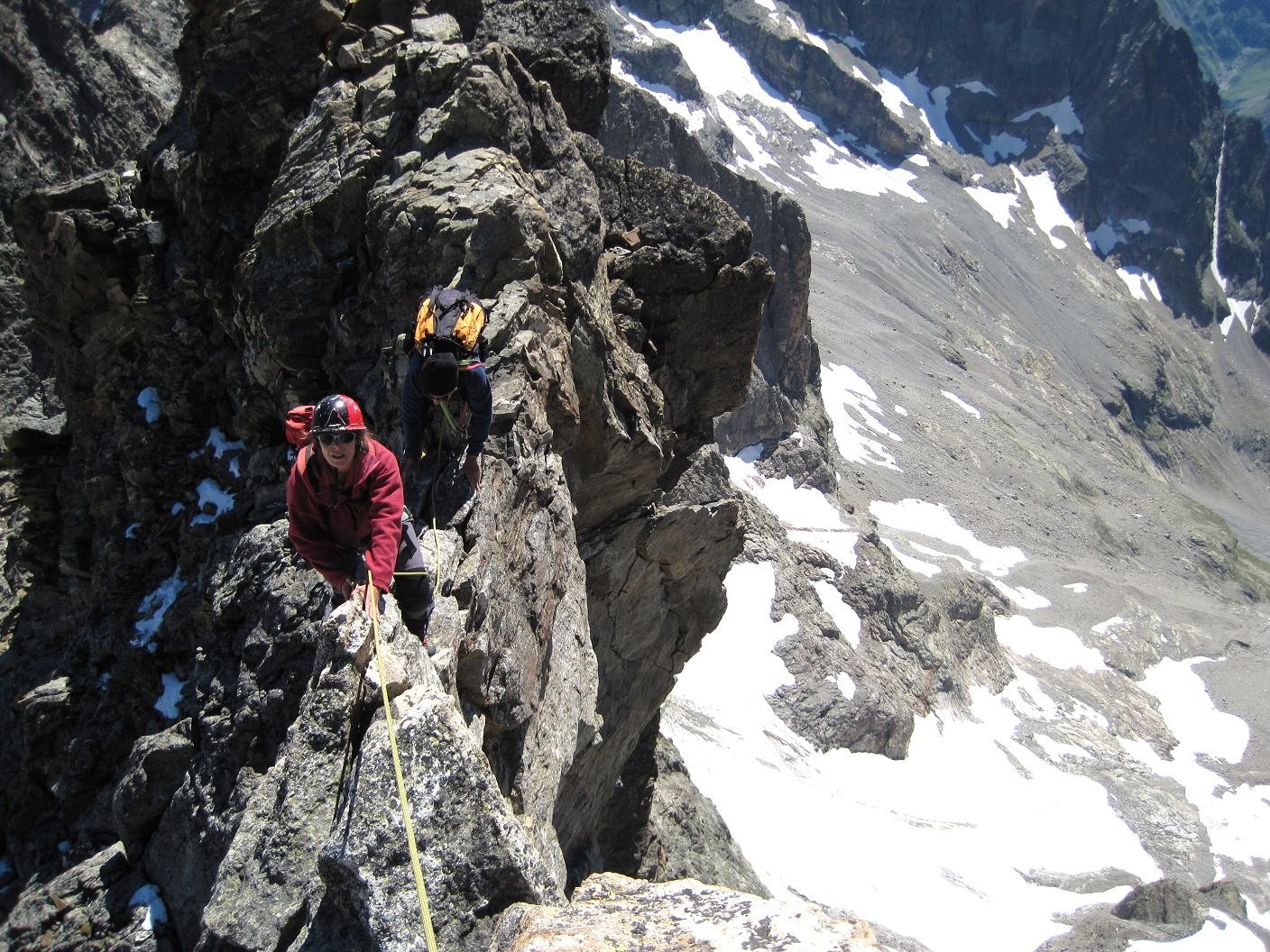 à califourchon sur les arêtes
