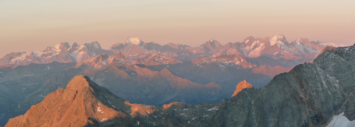 lever de soleil sur les ecrins