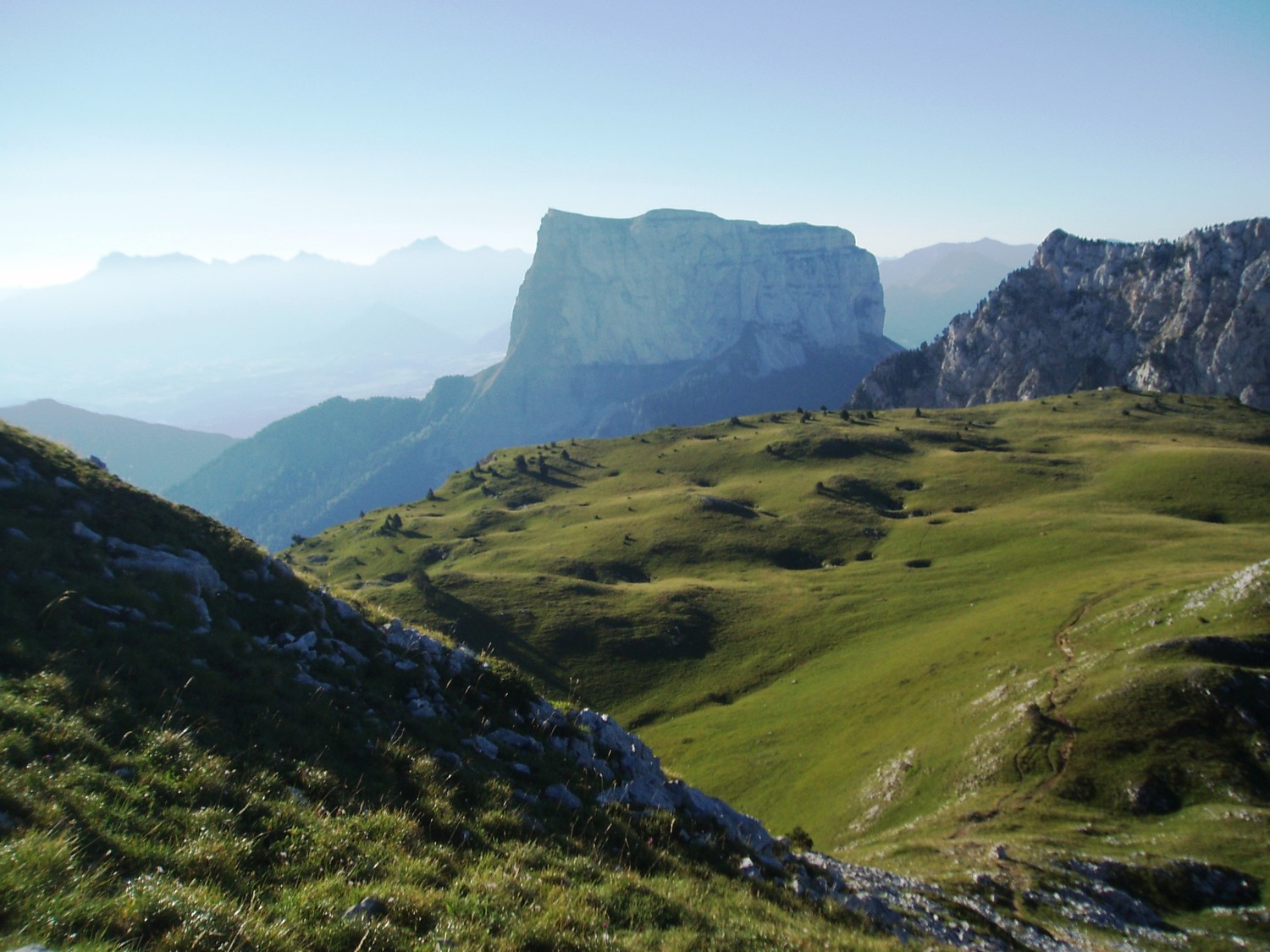Mt Aiguille au loin