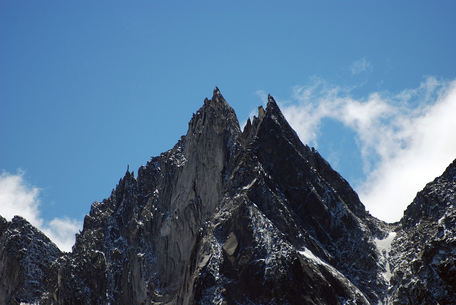 I Pizzi Gemelli 3262 m dal Piz Grand 2459 m con il teleobittivo a 315 mm.