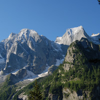 Qualche bella veduta sul Badile 3305 m e Cengalo 3369 m, durante la salita ai I Mot 1973 m.