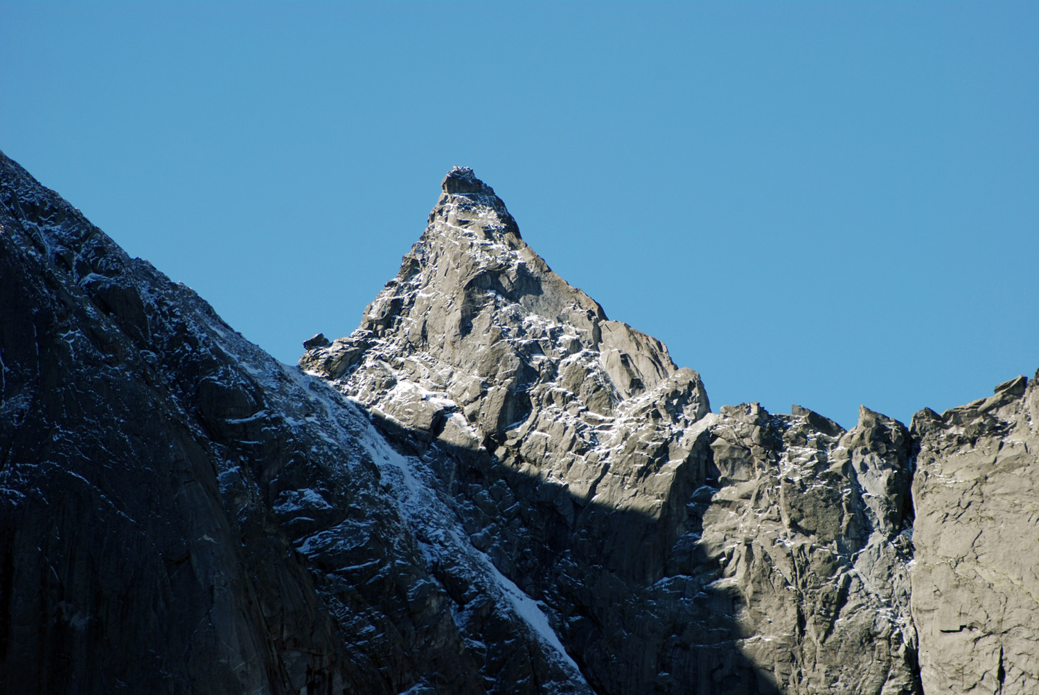 La Punta Trubinasca 2998 m vista dai I Mot 1973 m con il teleobittivo a 315 mm.