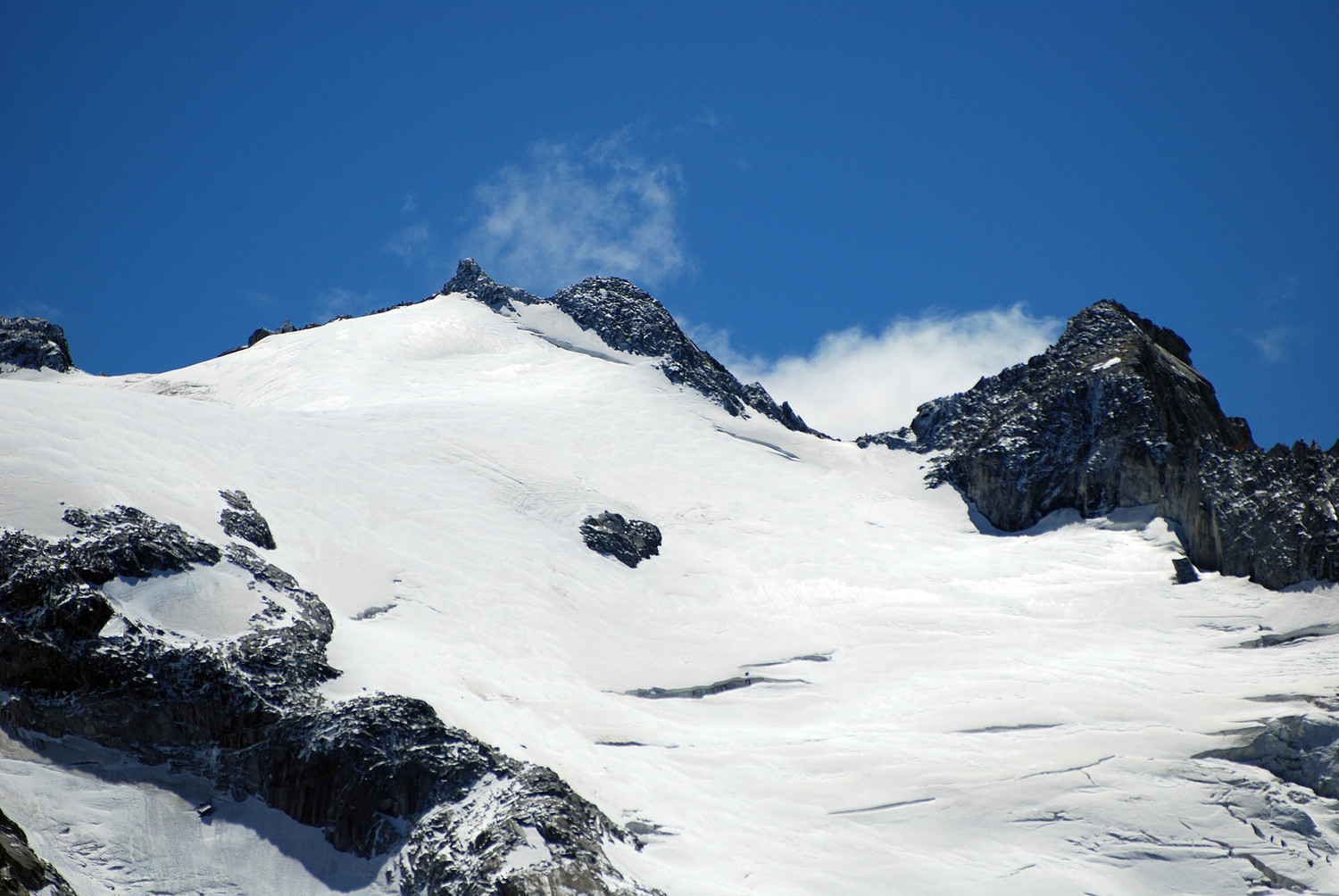 La Cima della Bondasca 3289 m o Pizzo del Ferro Centrale dal Piz Grand 2459 m con il teleobittivo a 270 mm.