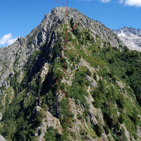 La quota 2231 m e il Piz Grand 2459 m,  visti dalla quota 2056 m.