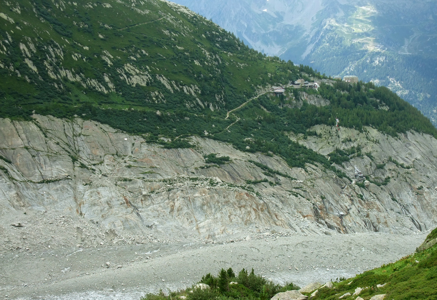 Dalles de descente à la Mer de Glace (août 2010)