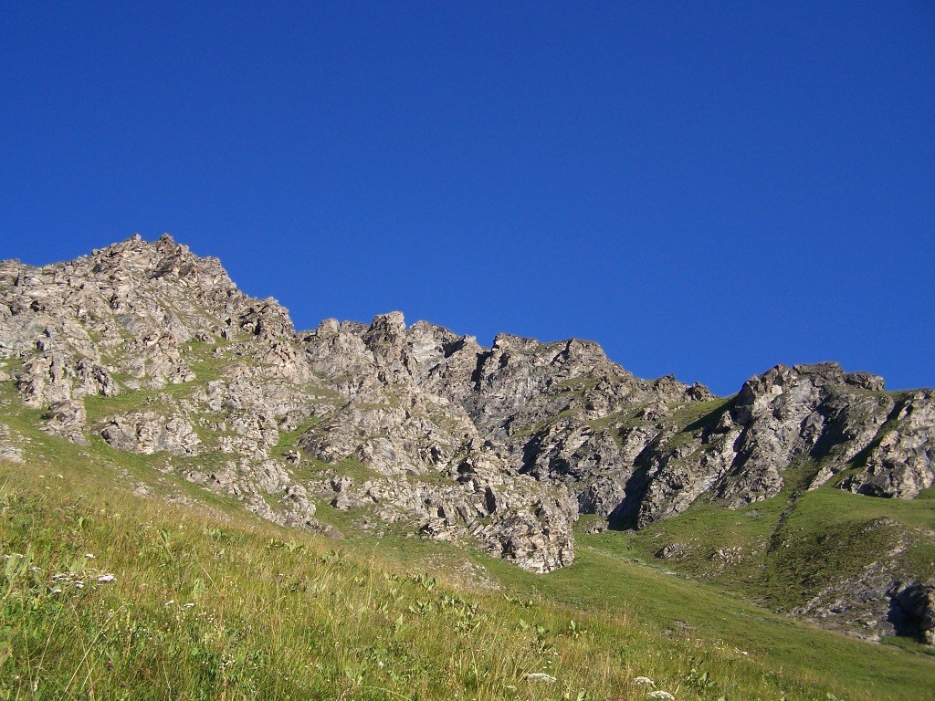 Arête SW de la cime du Laro vue en montant au pas de la Beccia.