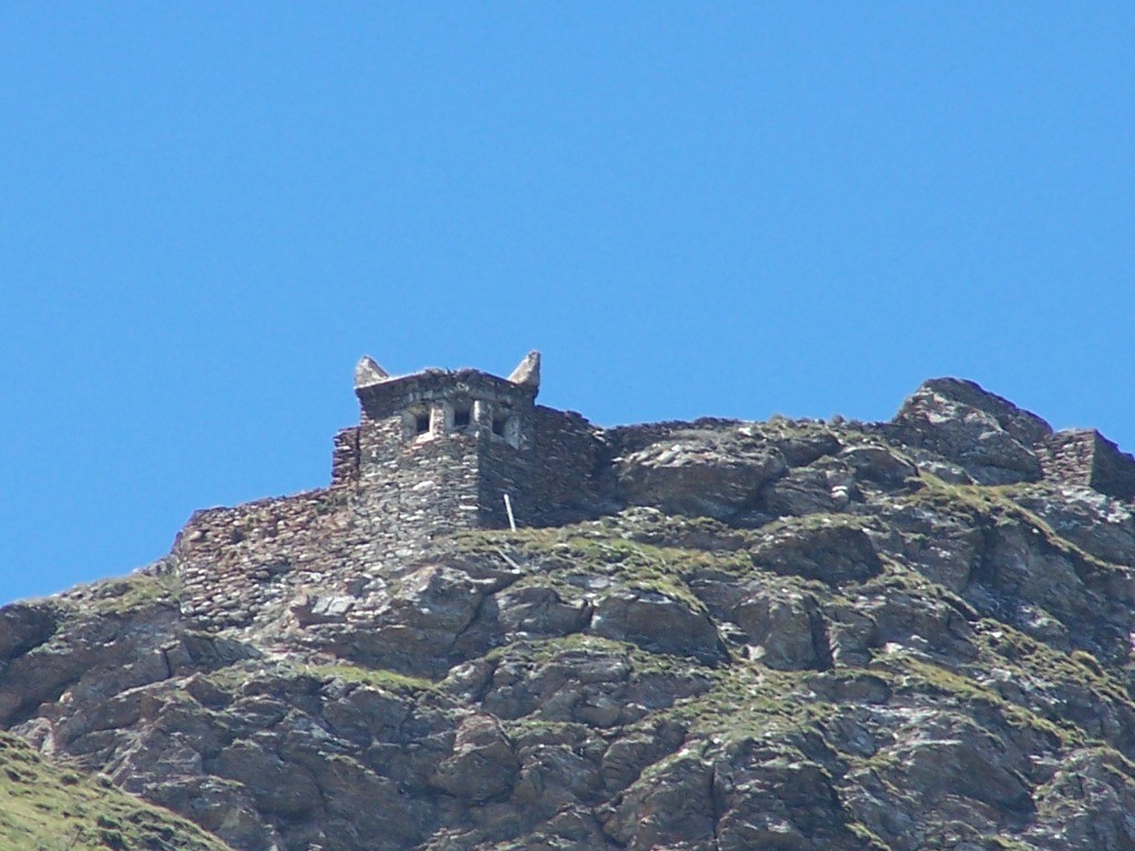 Fort de la Turra, arête N de la cime du Laro.