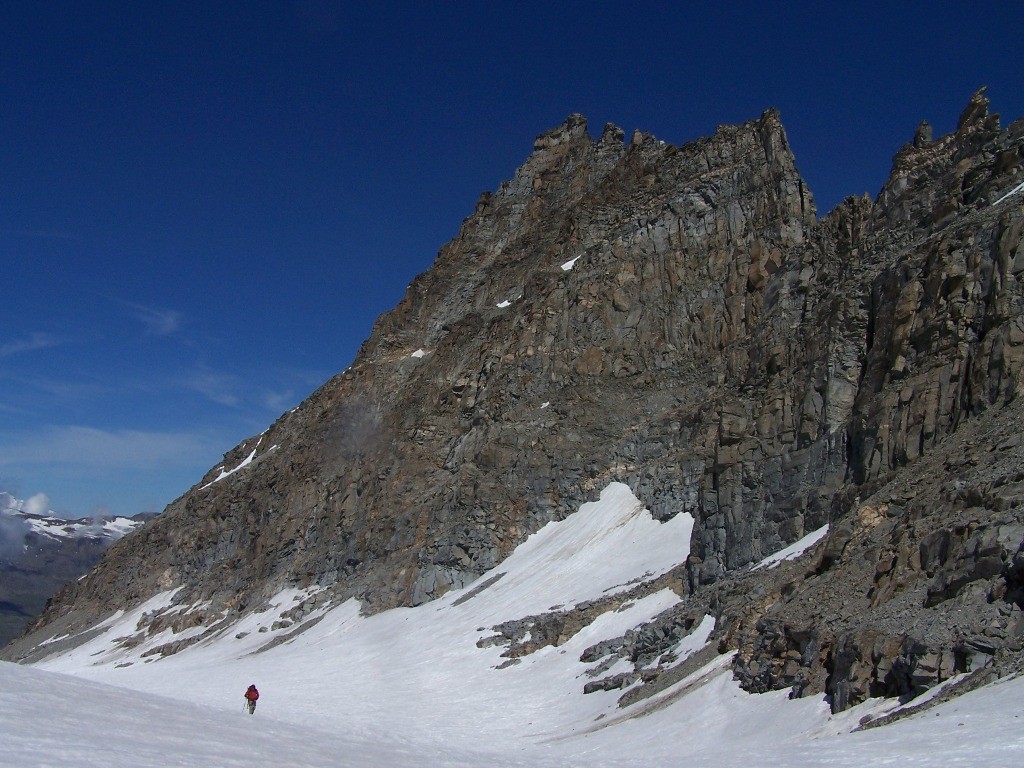 Au col Perdu, vu sur la face S de la Levanna centrale.