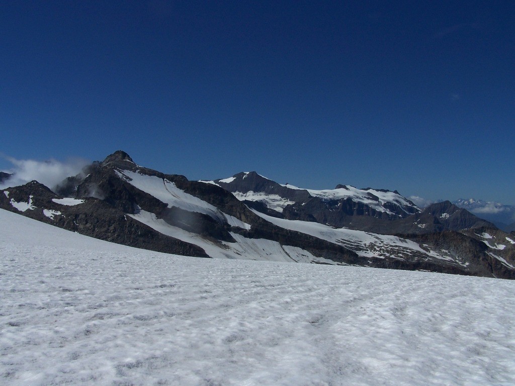 Du col Perdu, vu sur le dôme blanc du Mulinet, l'Albaron et les ptes du Grand Fond.