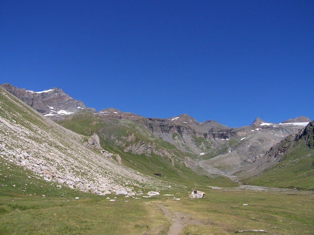 Ptede la Galise et son arête S, le col homonyme et le grand cocor tout rond, en montant au prariond.