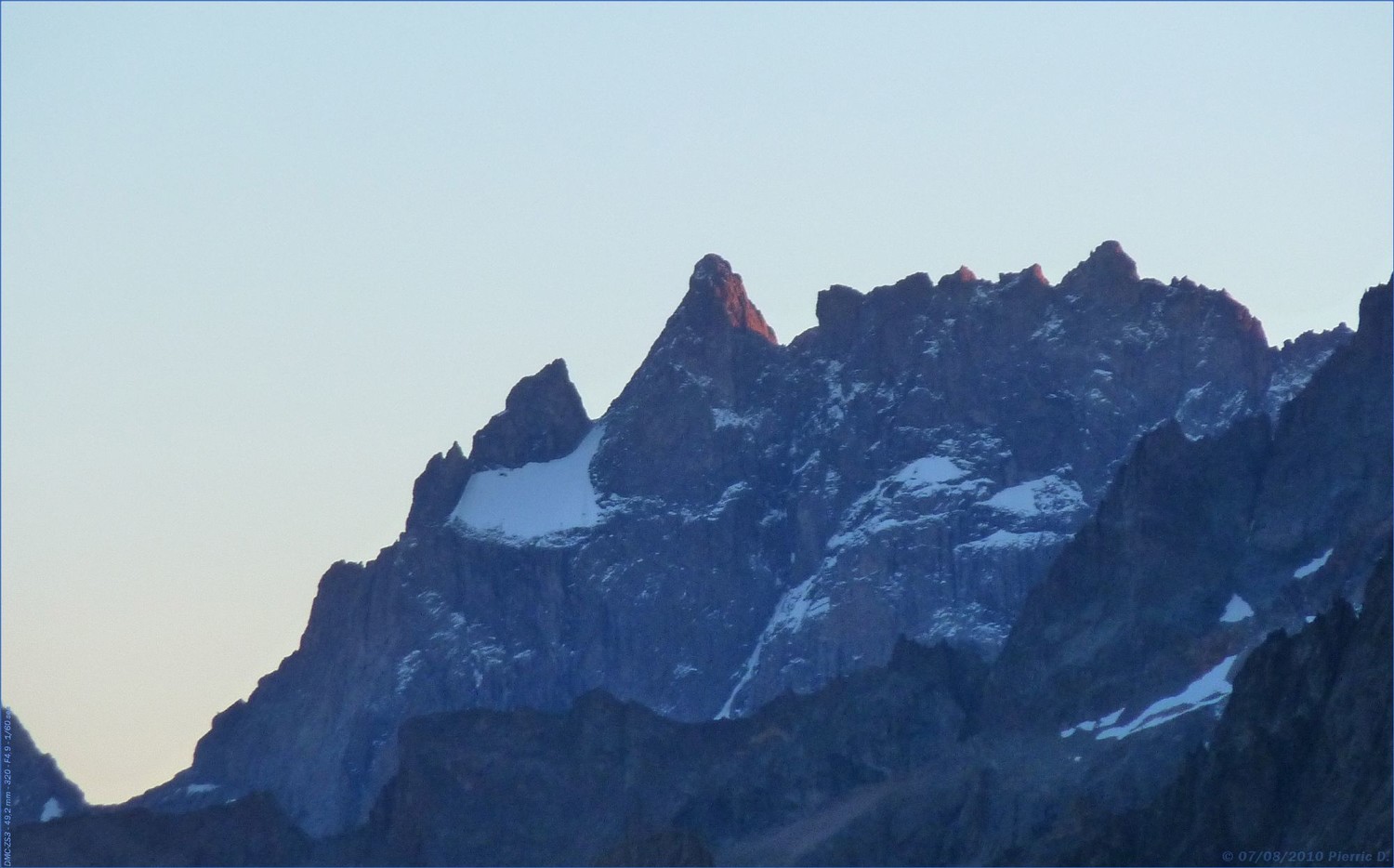 Le jour se léve sur sa majesté la Meije