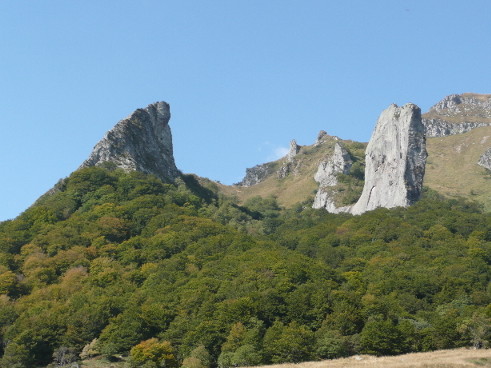 La crête du Coq à gauche et la Dent de la Rancune à droite