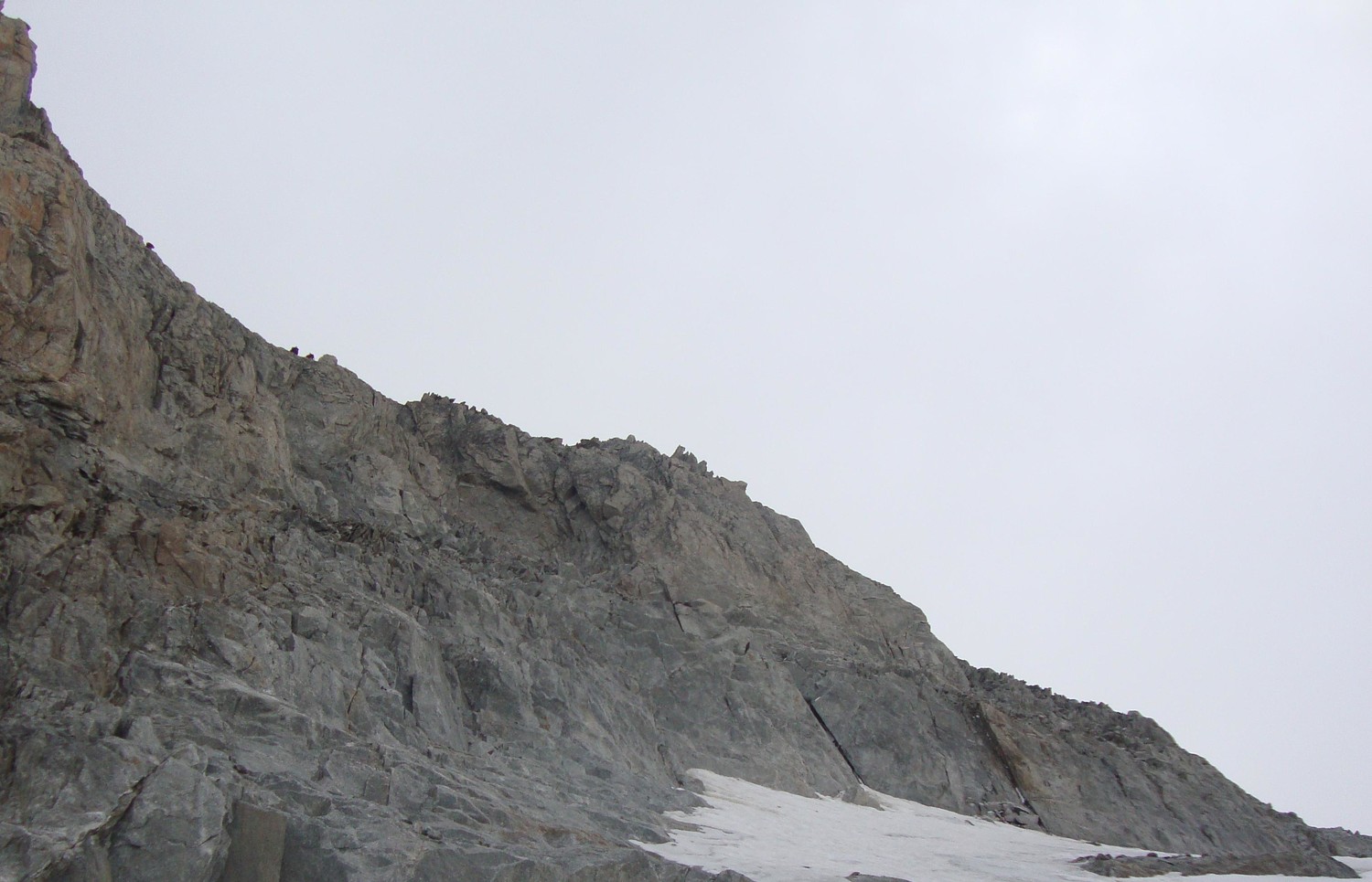 Aiguille d'Entrèves: des cordées dans la première partie de la traversée