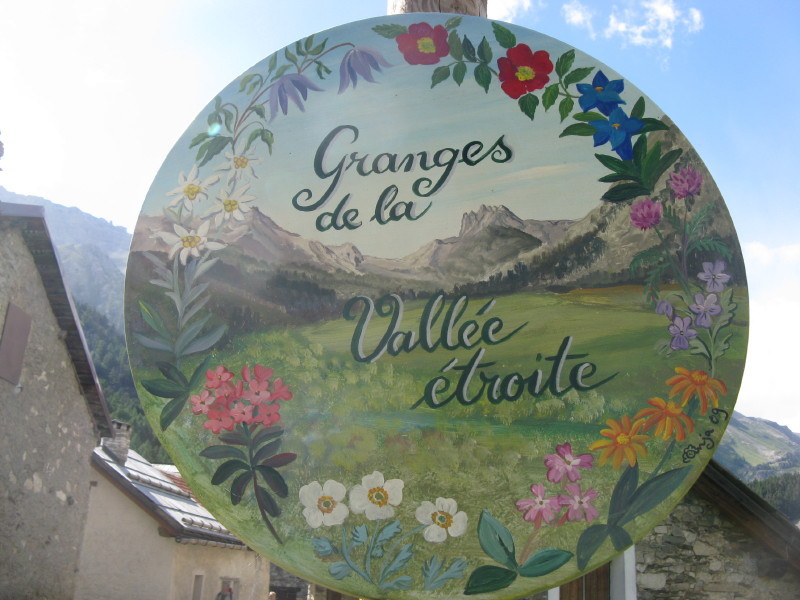 peinture à l'entrée du hameau. Le Refuge I Re Magi est décoré d'oeuvres similaires.