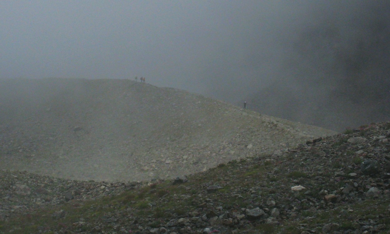 Silhouettes sur une moraine