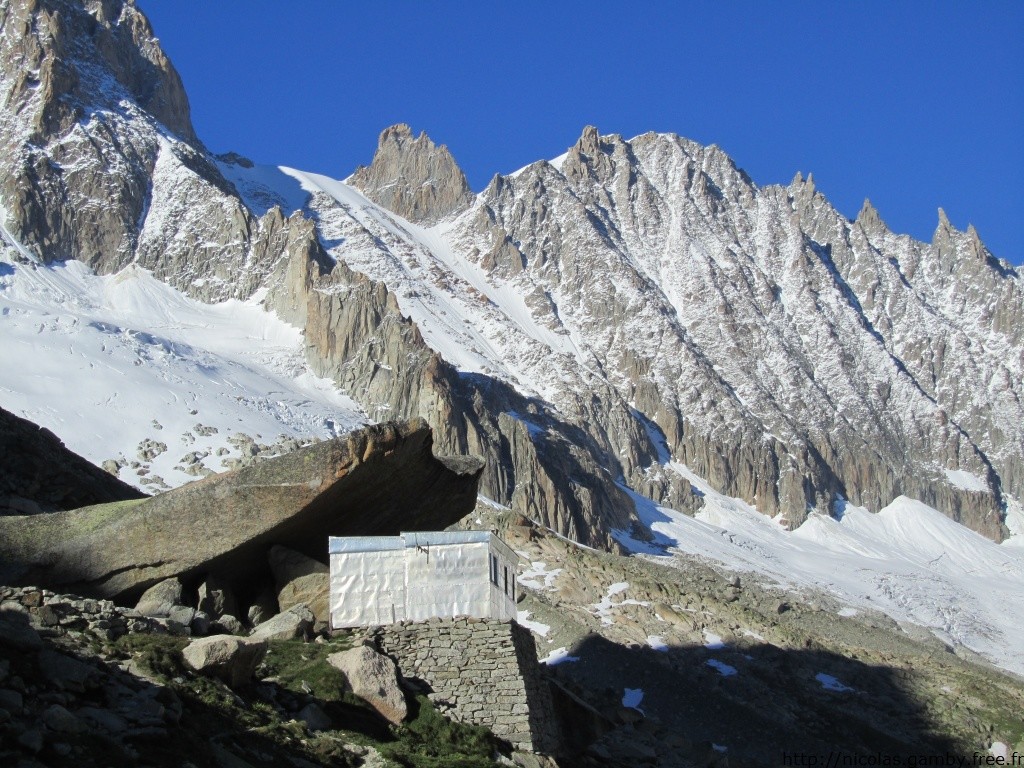 Refuge du Couvercle et les Courtes