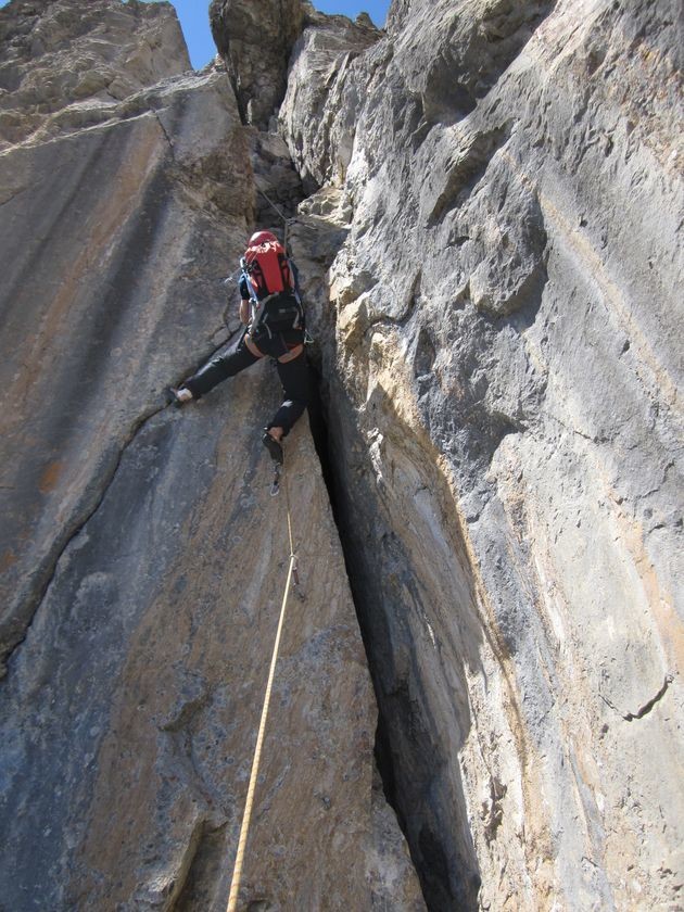 Voie Ioan, L6, fissure 6b/A0
