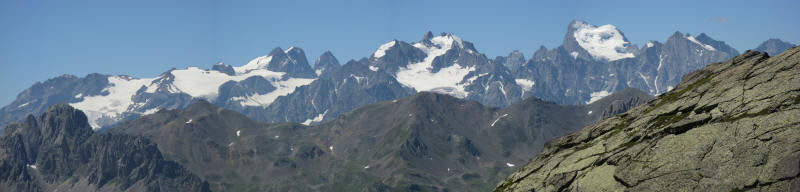 panorama sur le massif des Ecrins, de Pic du Lac Blanc (2980m)