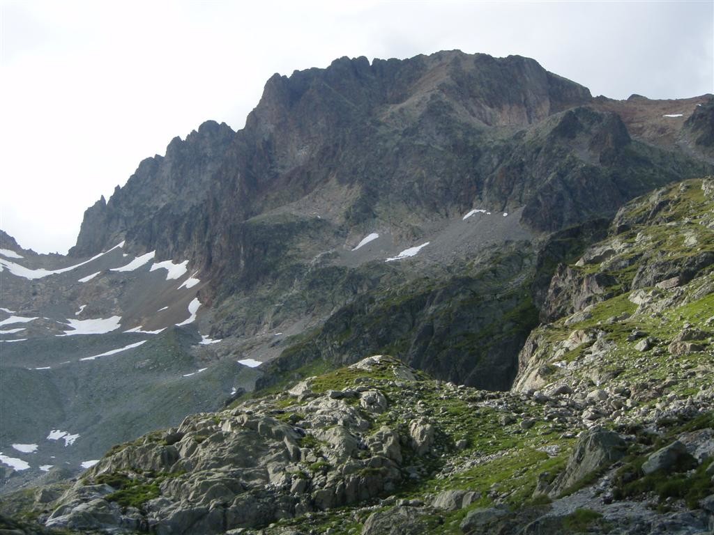 Les Aiguilles de Tête Plate et du Lac Blanc vu depuis le Lac Blanc.