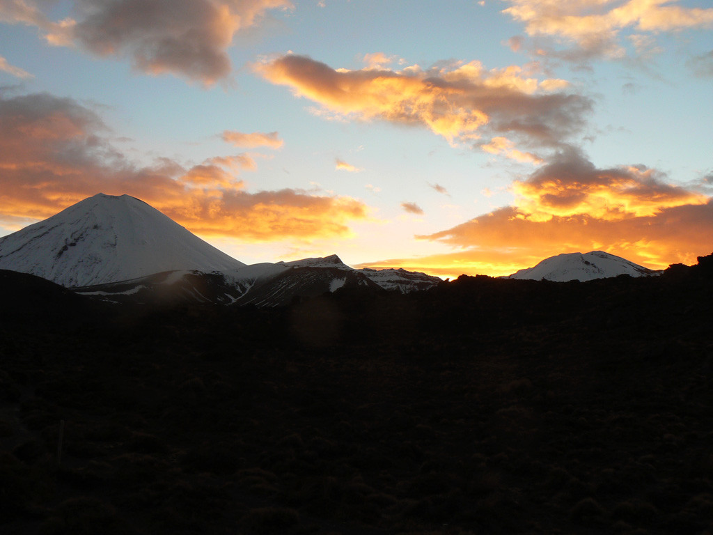 coucher de soleil sur le Ngauruhoe, depuis Oturere Hut